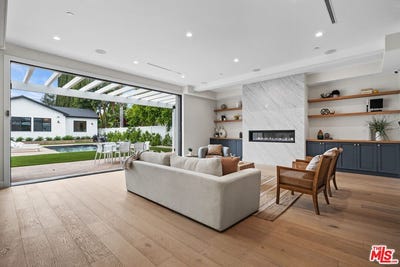 /international/us/4475-mammoth-ave-sherman-oaks-ca-110108352730/