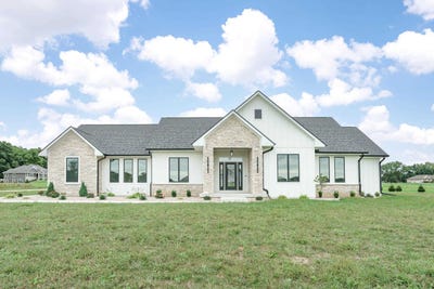 /international/us/5143-n-brownwood-drive-janesville-wi-110108448843/