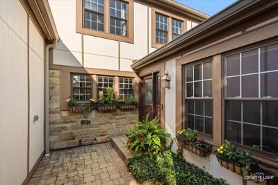 /international/us/1045-wheaton-oaks-drive-wheaton-il-110120590229/