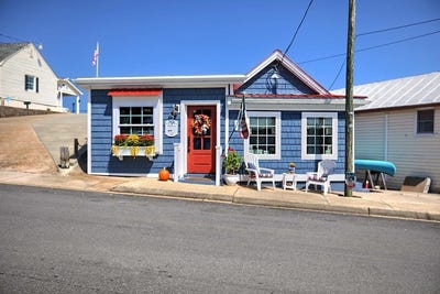 /international/us/35-watling-street-urbanna-va-110102985857/