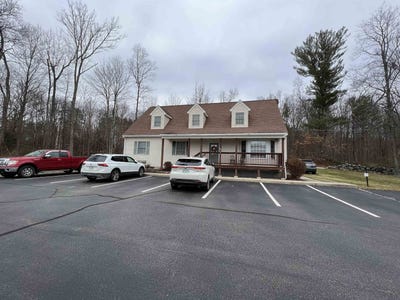 /international/us/151-route-27-raymond-nh-110105865954/