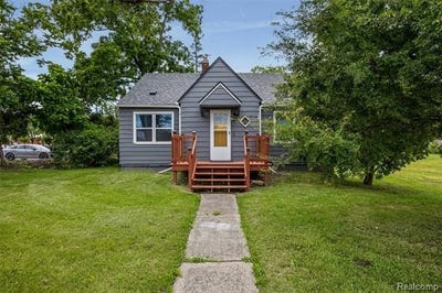/international/us/33065-garfield-road-fraser-mi-110109304270/