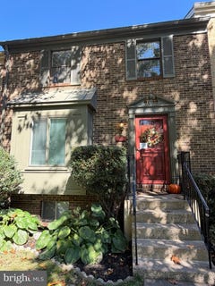 /international/us/9515-ashbridge-court-burke-va-110120412406/