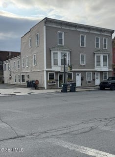 /international/us/25-27-main-hoosick-falls-ny-110107476534/