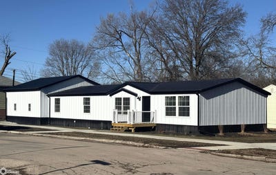 /international/us/601-w-irving-st-street-creston-ia-110104601059/