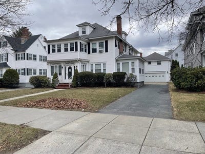 /international/us/136-russell-street-worcester-ma-110107336748/