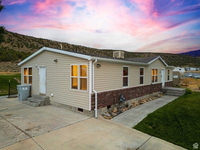 /international/us/4845-w-hillside-dr-n-maeser-ut-110101853339/