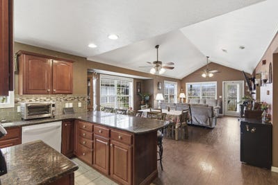 /international/us/134-cozy-court-branson-mo-110108227806/