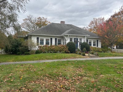 /international/us/33-sunset-lane-osterville-ma-110103723008/