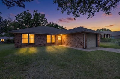 /international/us/606-new-hope-street-terrell-tx-110108269790/