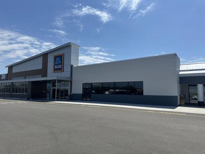 /international/us/3263-e-colby-street-whitehall-mi-110108234452/
