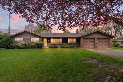 /international/us/2286-shiawasee-lane-stevensville-mi-110107848669/