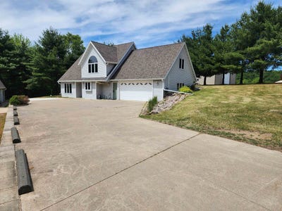 /international/us/n1465-w-spencer-lake-road-waupaca-wi-110108474297/