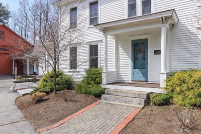 /international/us/228-maple-street-hopkinton-nh-110109914533/