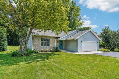 /international/us/1721-landre-ct-burlington-wi-110101119661/