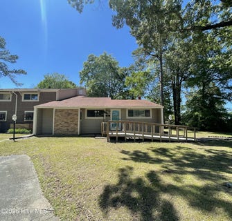 /international/us/1-quarterdeck-new-bern-nc-110107746790/