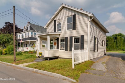 /international/us/11-crotteau-st-adams-ma-110101421897/