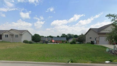 /international/us/1904-boulder-street-saint-peter-mn-110108394341/