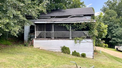 /international/us/davis-square-winnsboro-sc-110109701193/