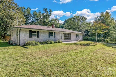 /international/us/25-hickory-tree-road-asheville-nc-110120424867/