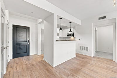 /international/us/7342-oak-manor-dr-san-antonio-tx-110108966494/