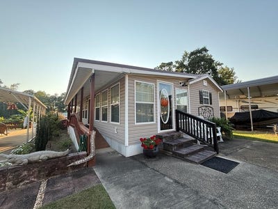 /international/us/189-190-whispering-pines-georgetown-ga-110102535785/