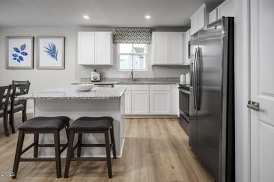 /international/us/218-rosewood-drive-sanford-nc-110106669549/