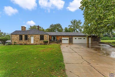 /international/us/211-se-27th-st-topeka-ks-110120456681/