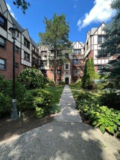 /international/us/9-greenridge-ave-white-plains-ny-110108662299/