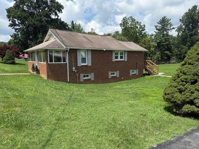 /international/us/241-4th-street-bradley-wv-110101212998/