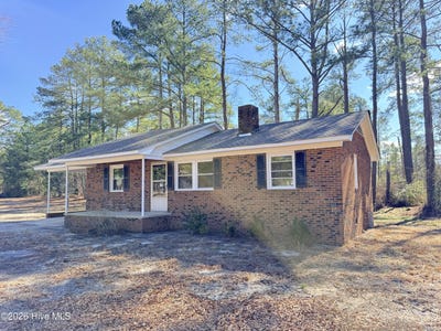 /international/us/2220-nc-211-eagle-springs-nc-110106119319/