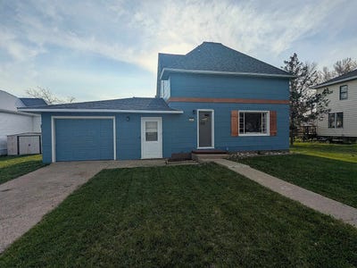 /international/us/207-2nd-ave-kenmare-nd-110108237173/