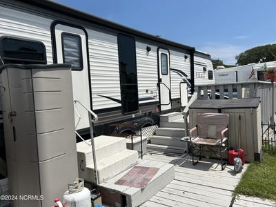/international/us/131-g-quarter-deck-street-north-topsail-beach-nc-110094278474/