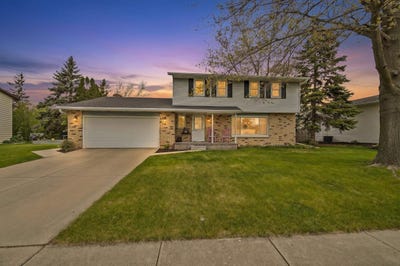/international/us/413-s-good-hope-road-de-pere-wi-110107957097/