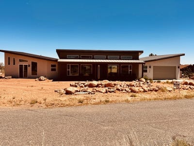 /international/us/240-n-250-w-torrey-ut-110108197450/