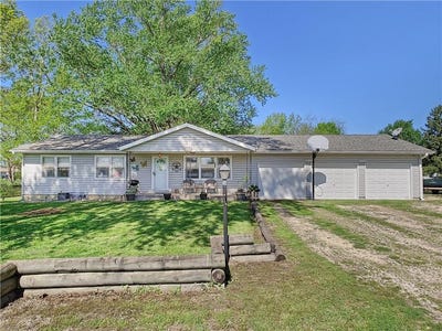 /international/us/102-walnut-court-perry-ks-110107513925/