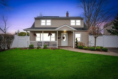 /international/us/50-morning-glory-road-levittown-ny-110098594331/?lang=en