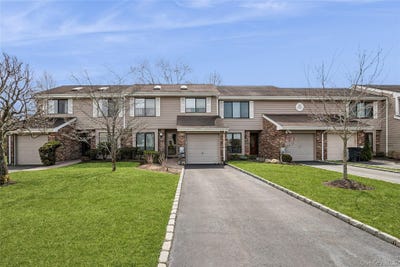 /international/us/157-hidden-ponds-circle-smithtown-ny-110106764748/