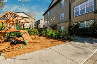 /international/us/1090-sw-170th-ave-beaverton-or-110120715235/