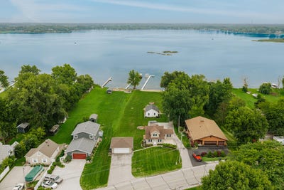 /international/us/25805-w-loomis-rd-waterford-wi-110109874282/