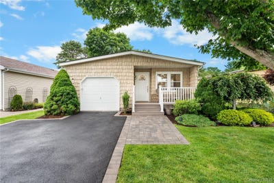 /international/us/16-dogwood-lane-manorville-ny-110109209522/