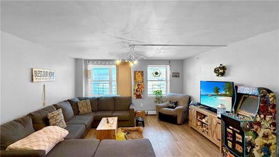 /international/us/260-beach-81st-street-rockaway-beach-ny-110106698434/