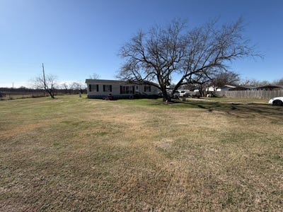 /international/us/7311-s-interstate-45-service-road-alma-tx-110104839108/