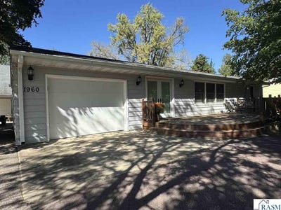 /international/us/1960-cottonwood-lake-drive-windom-mn-110103595590/