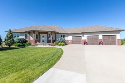 /international/us/3431-quail-ridge-court-sioux-city-ia-110108737844/