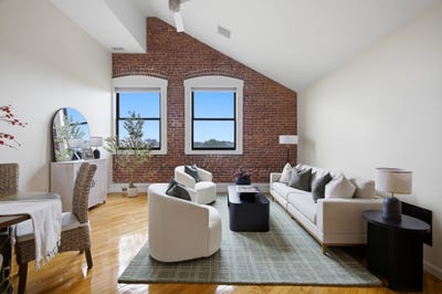 /international/us/94-newbury-ave-quincy-ma-110120089921/