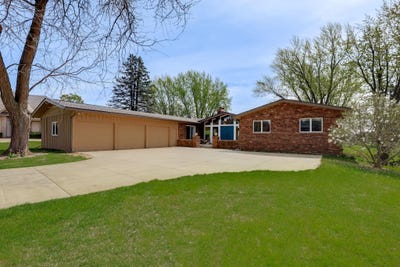 /international/us/70-valley-lane-hastings-mn-110108167904/