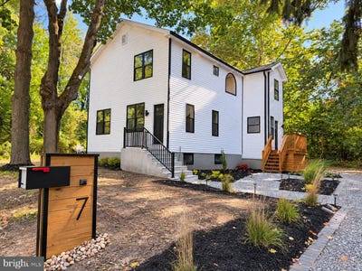 /international/us/7-cubler-court-westville-nj-110120549401/