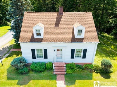 /international/us/17-lodi-street-forestville-ny-110109169561/