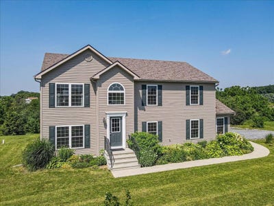 /international/us/5948-valley-view-court-slatington-pa-110100524223/